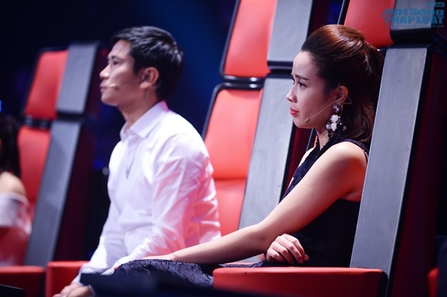 Vợ chồng Lưu Hương Giang diện đồ đôi đụng hàng sao quốc tế